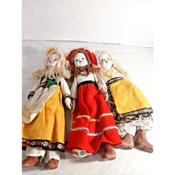 3 Vintage Porcelain Yellow & Red Dolls 9ins Tall Very Unique. - Picture 6 of 9